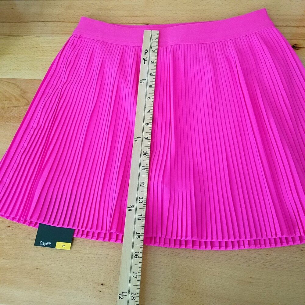GapFit Women’s Pleated Skort – Pink – Size Medium – NWOT – Athletic Tennis Skirt - Picture 6 of 12